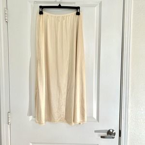 Vtg VANITY FAIR 50’s Sz Medium Beige Tan Half Slip Skirt Silky Nylon Antron